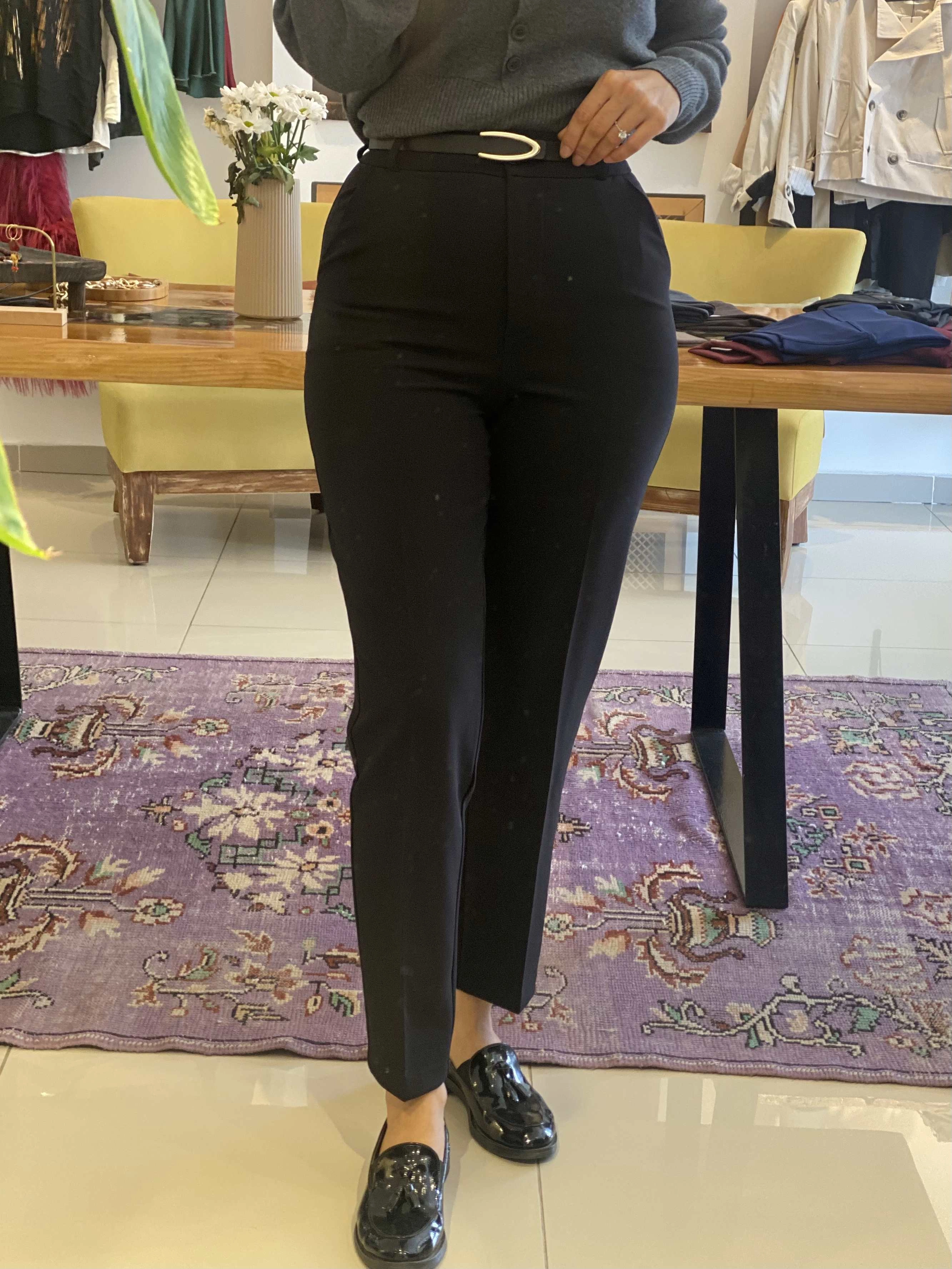 KEMERLİ KUMAŞ PANTOLON