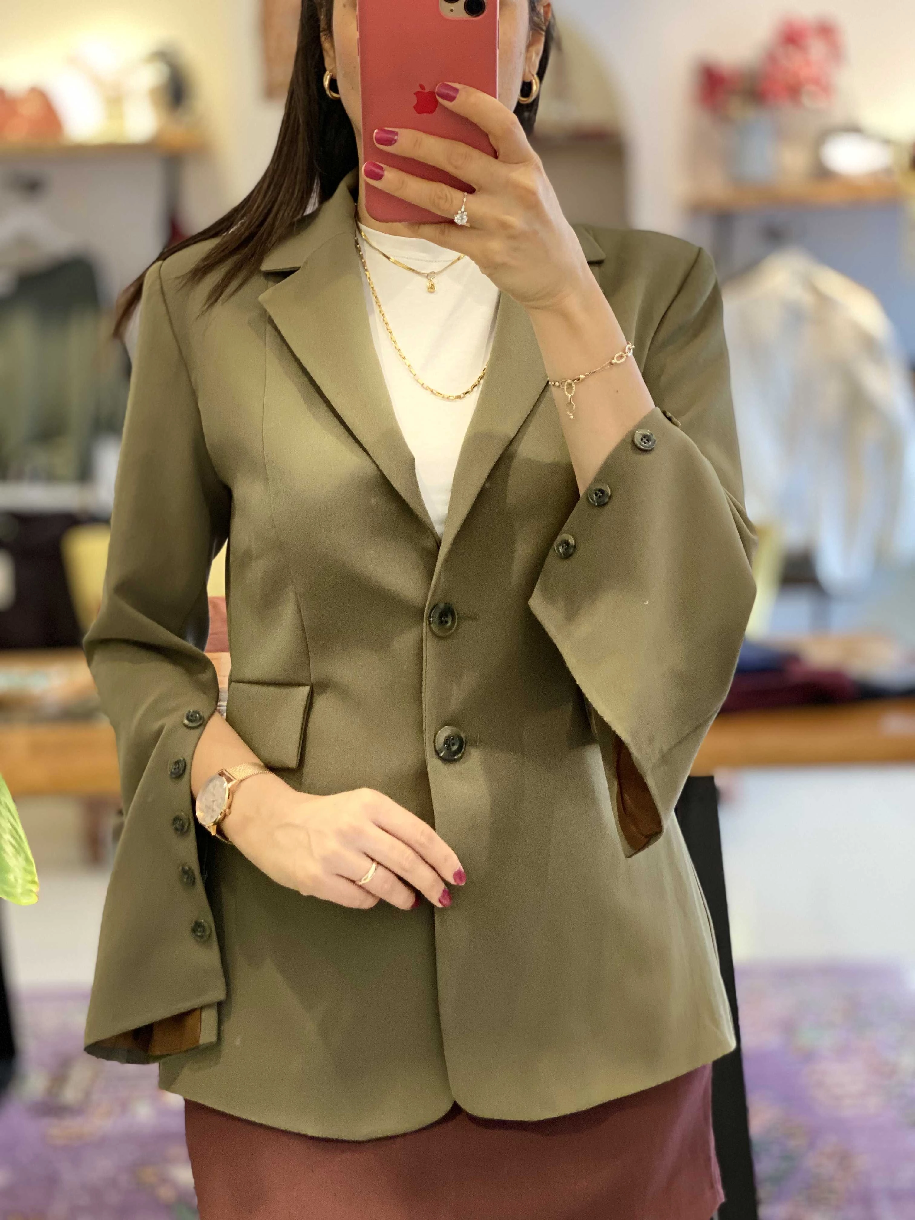 KOL DÜĞME VE YIRTMAÇ DETAYLI BLAZER CEKET